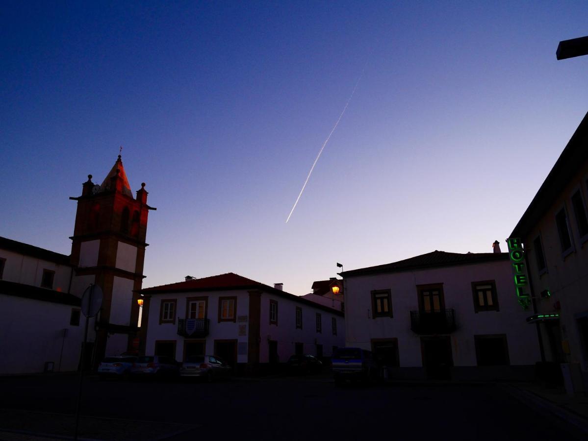 Hotel Trindade Coelho Mogadouro  Eksteriør bilde