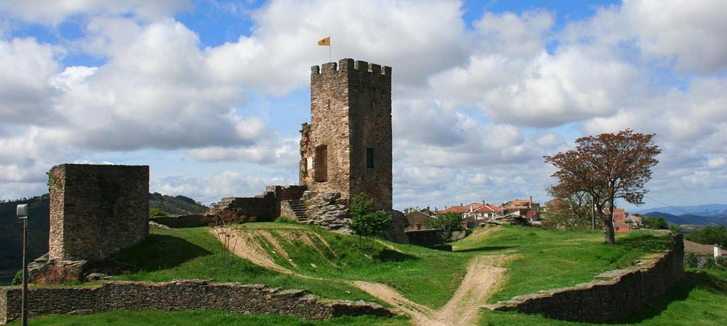 Hotel Trindade Coelho Mogadouro  Eksteriør bilde