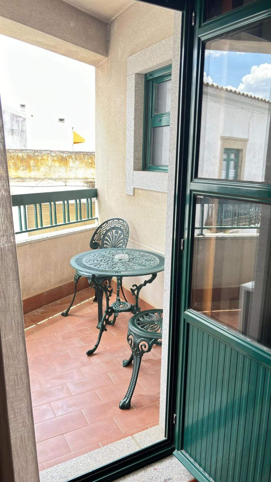 Hotel Trindade Coelho Mogadouro  Eksteriør bilde