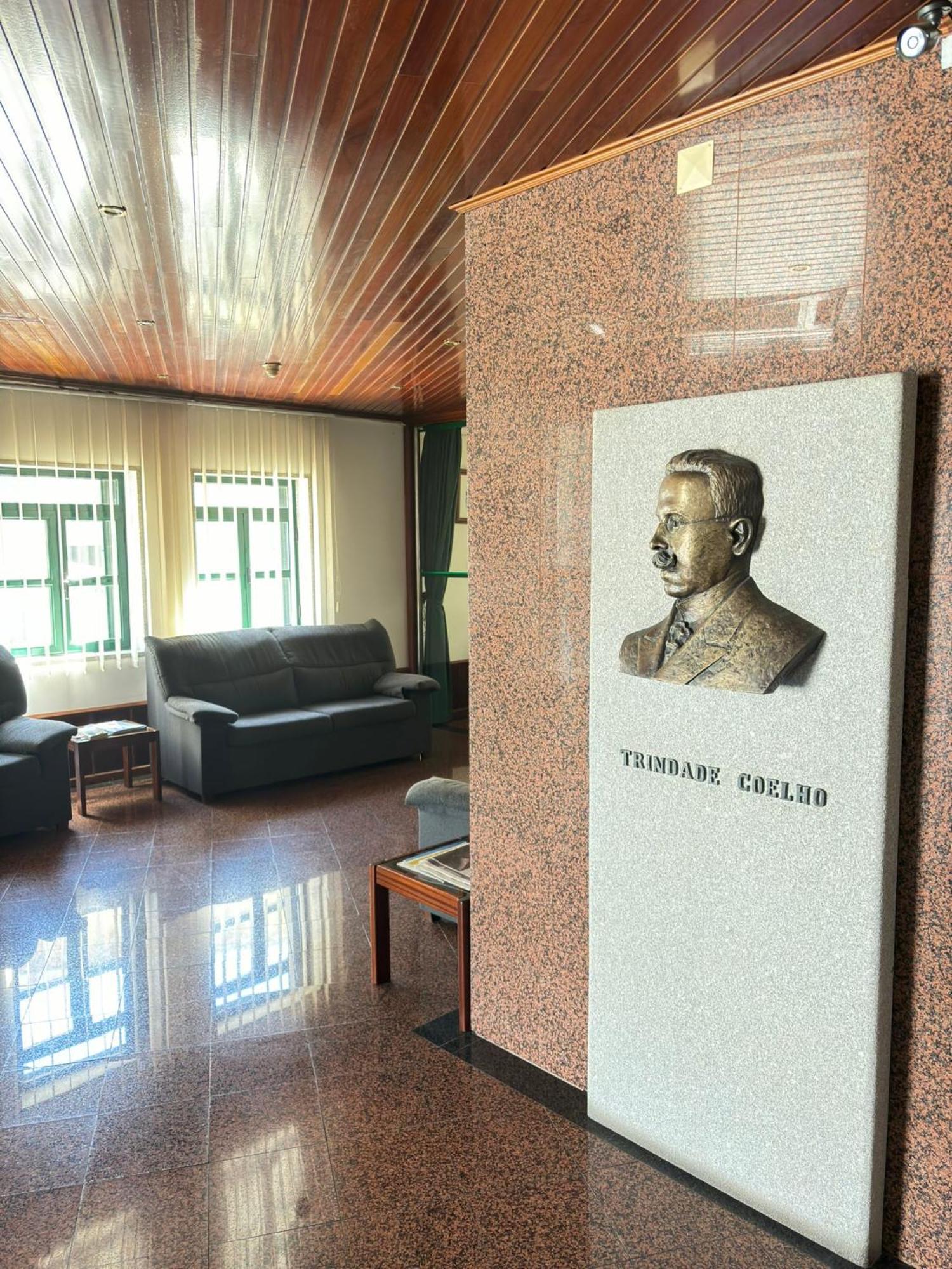 Hotel Trindade Coelho Mogadouro  Eksteriør bilde